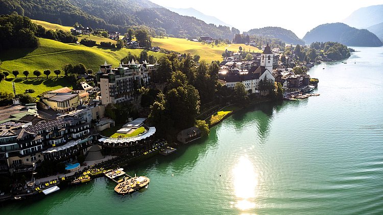 Blick auf das hotel scalaria am Wolfgangsee im Salzkammergut.