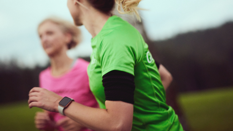 Zwei Frauen beim Lauftraining