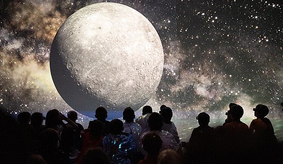 Foto: Ars Electronica/Birgit Cakir: World Space Week im Ars Electronica Center